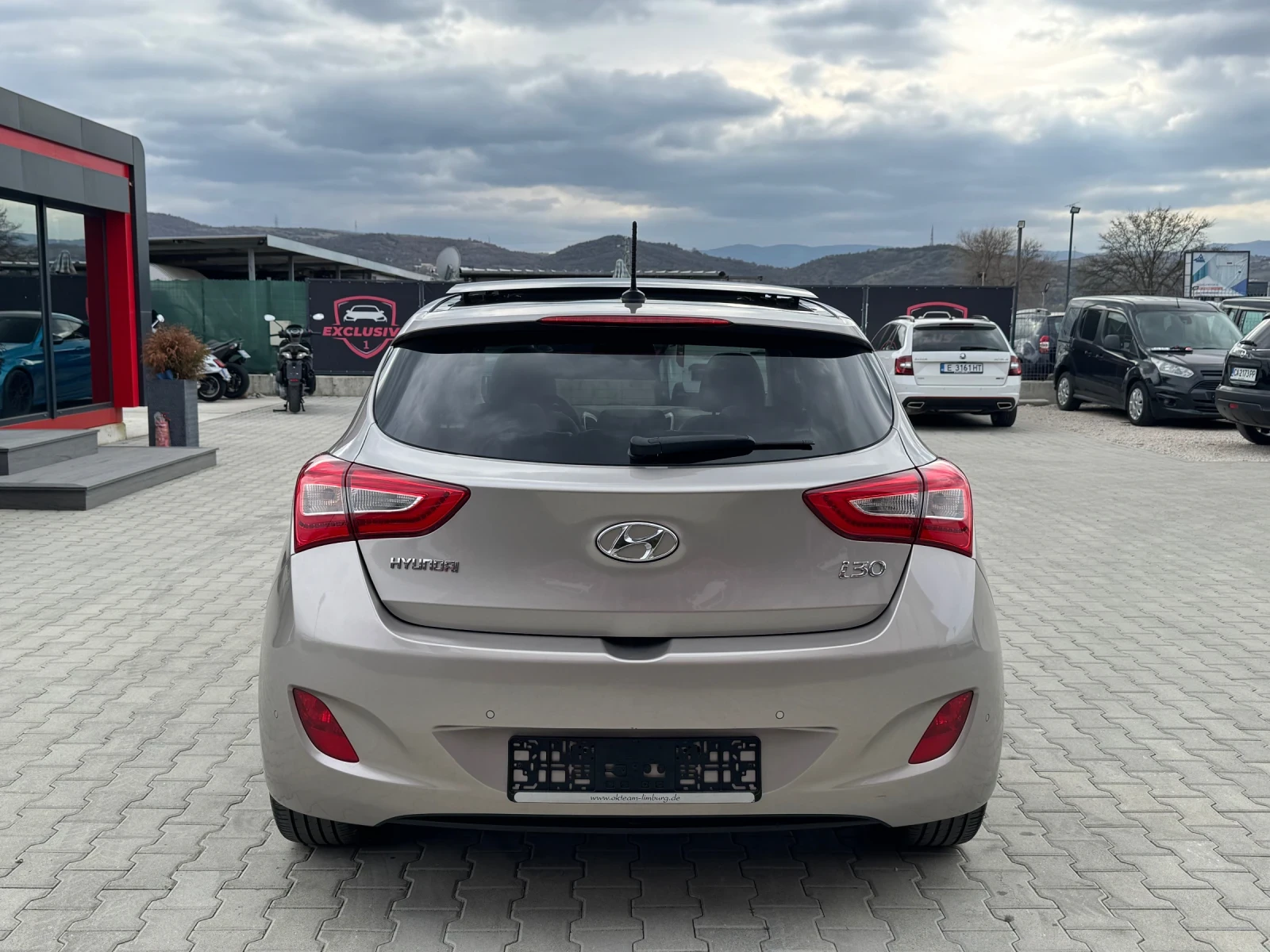 Hyundai I30 1.6CRDI AVTOMAT PANORAMA, снимка 4 - Автомобили и джипове - 53965913