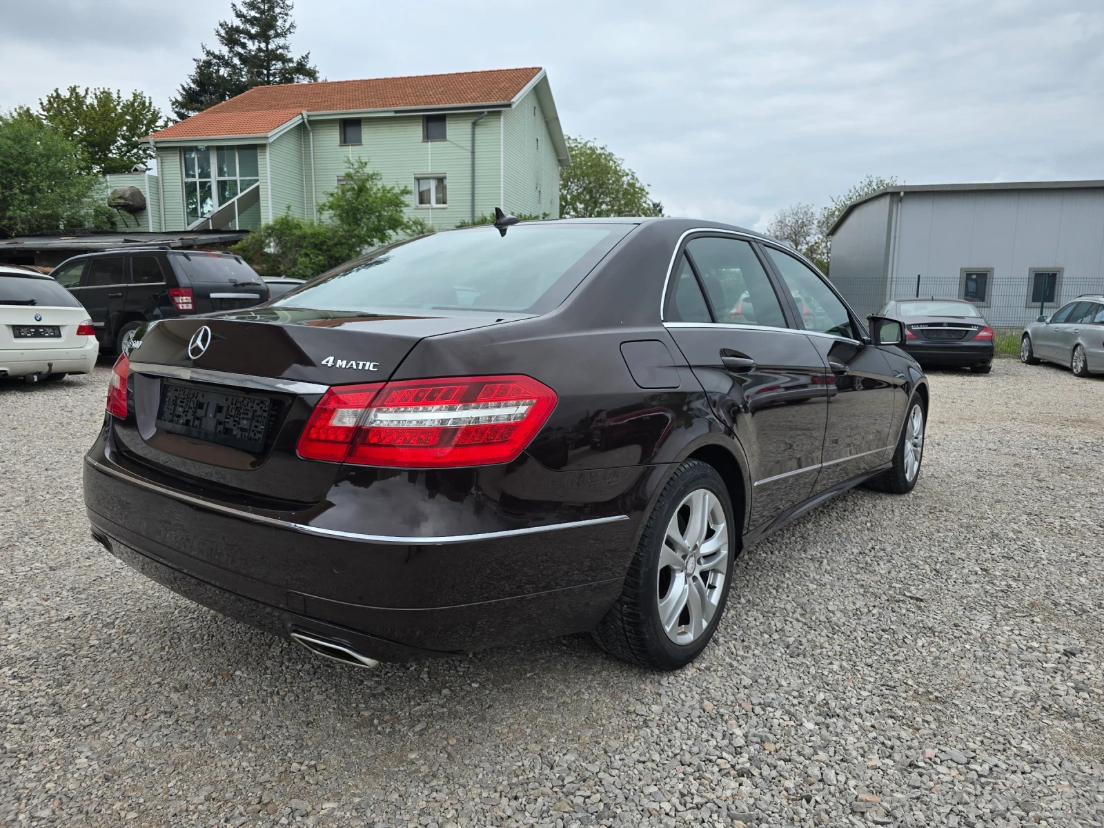 Mercedes-Benz E 500 4-MATIC, снимка 6 - Автомобили и джипове - 54482893