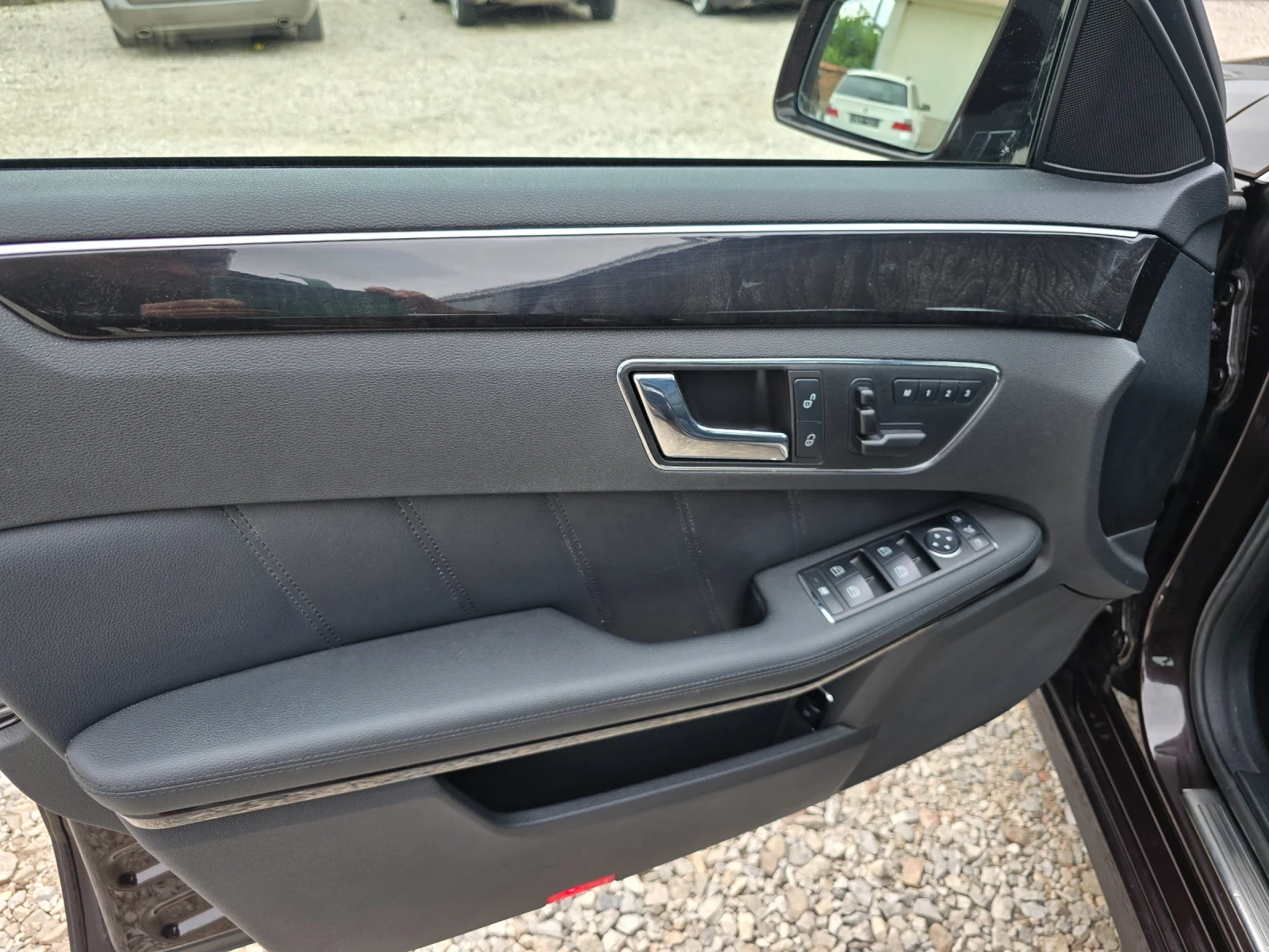 Mercedes-Benz E 500 4-MATIC, снимка 11 - Автомобили и джипове - 54482893