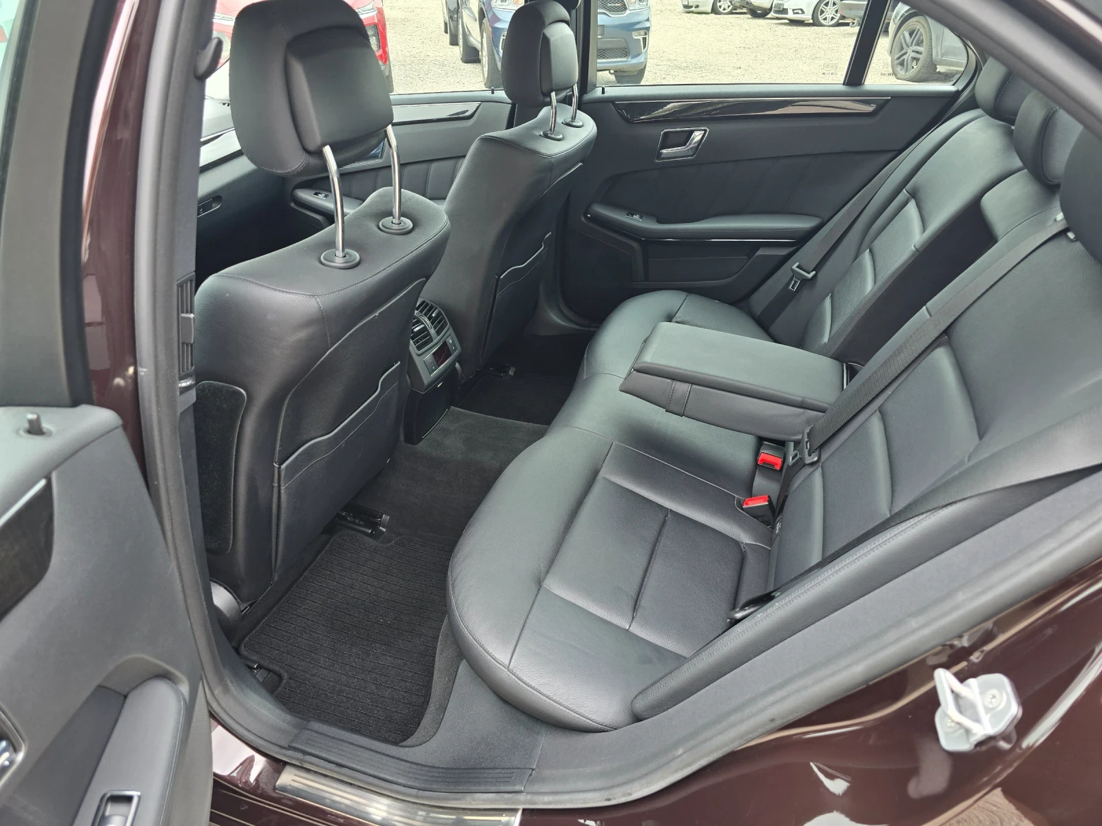 Mercedes-Benz E 500 4-MATIC, снимка 15 - Автомобили и джипове - 54482893