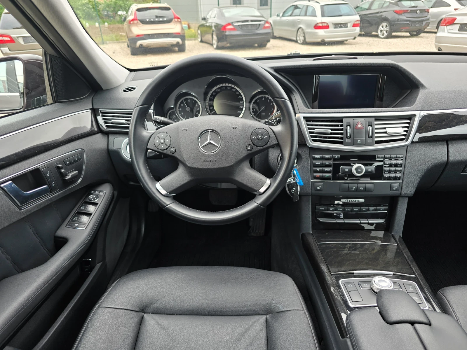 Mercedes-Benz E 500 4-MATIC, снимка 10 - Автомобили и джипове - 54482893