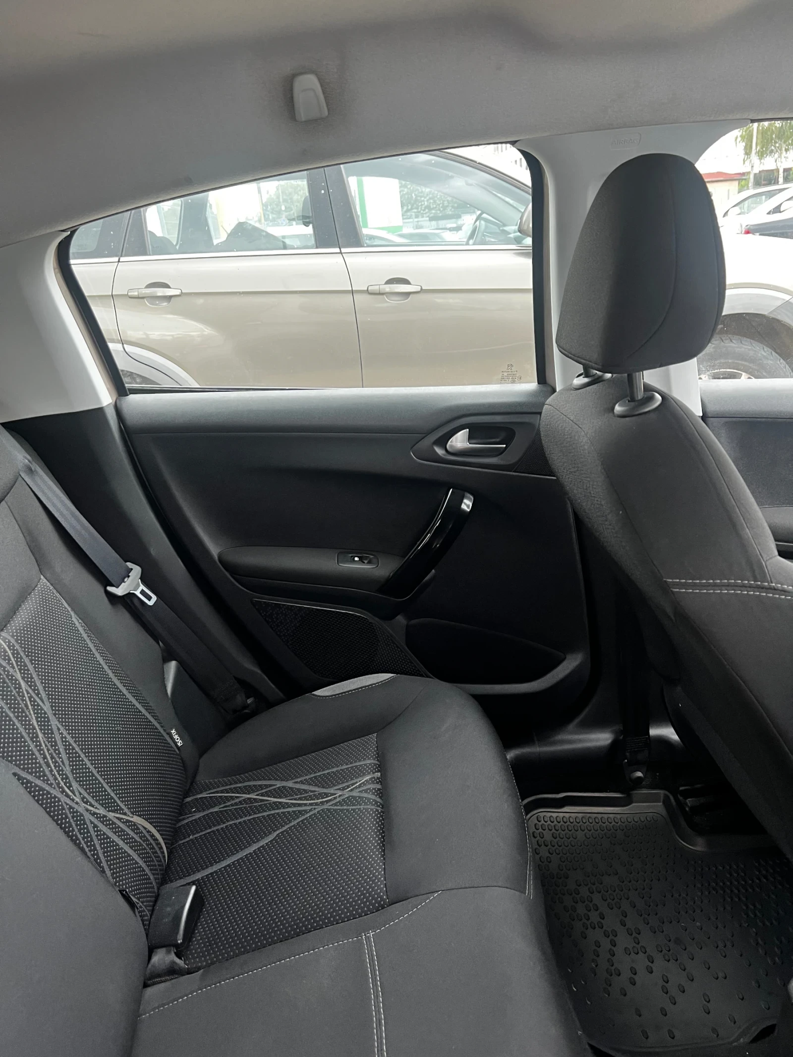Peugeot 208, снимка 13 - Автомобили и джипове - 55084801