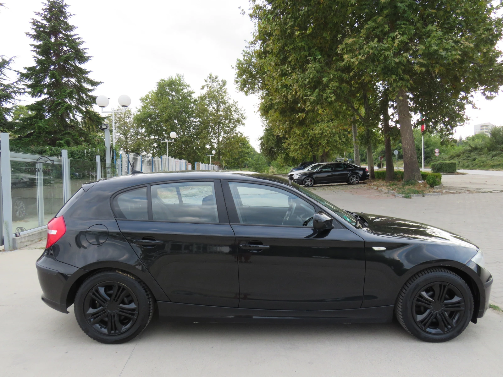 BMW 118 D* НОВ ВНОС - СЕРВИЗНА ИСТОРИЯ РЪЧКА 6 СКОРОСТИ* , снимка 4 - Автомобили и джипове - 55934637