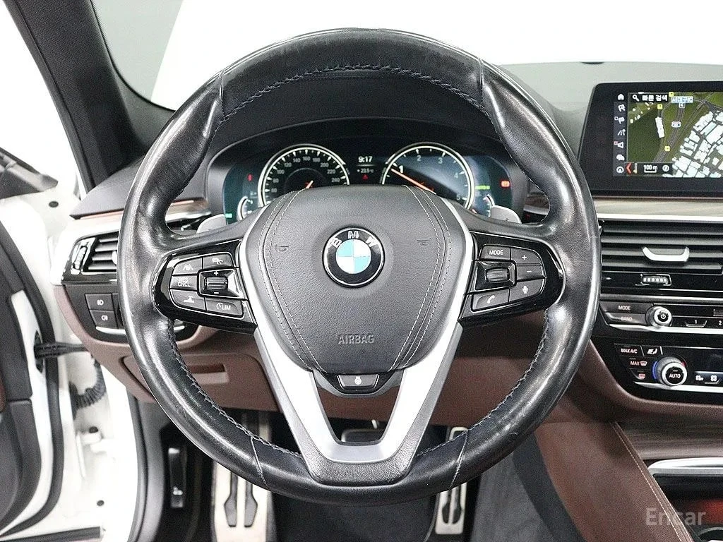 BMW 520 * 520d xDrive M Sport Package Plus * , снимка 8 - Автомобили и джипове - 56714609