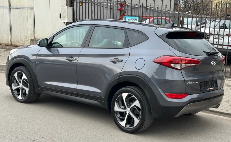 Hyundai Tucson 2.0CRDI 4WD EDITION, Панорама, Кожа, нов внос Швей, снимка 5 - Автомобили и джипове - 49540241