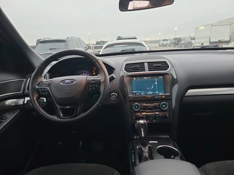 Ford Explorer * XLT * CARFAX * БЕЗ ПЪРВОНАЧАЛНА ВНОСКА, снимка 2 - Автомобили и джипове - 52964824