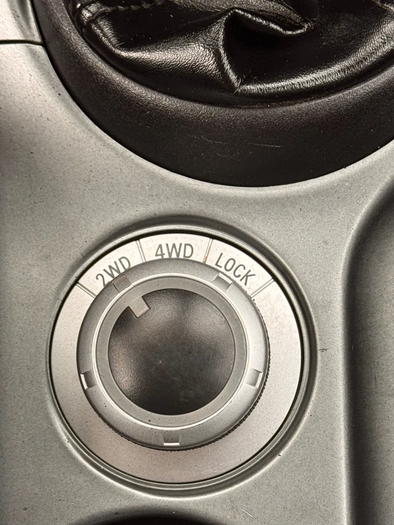 Peugeot 4007 2.2HDI ИТАЛИЯ 4х4 6+ 1 КОЖА НАВИ, снимка 13 - Автомобили и джипове - 53115136