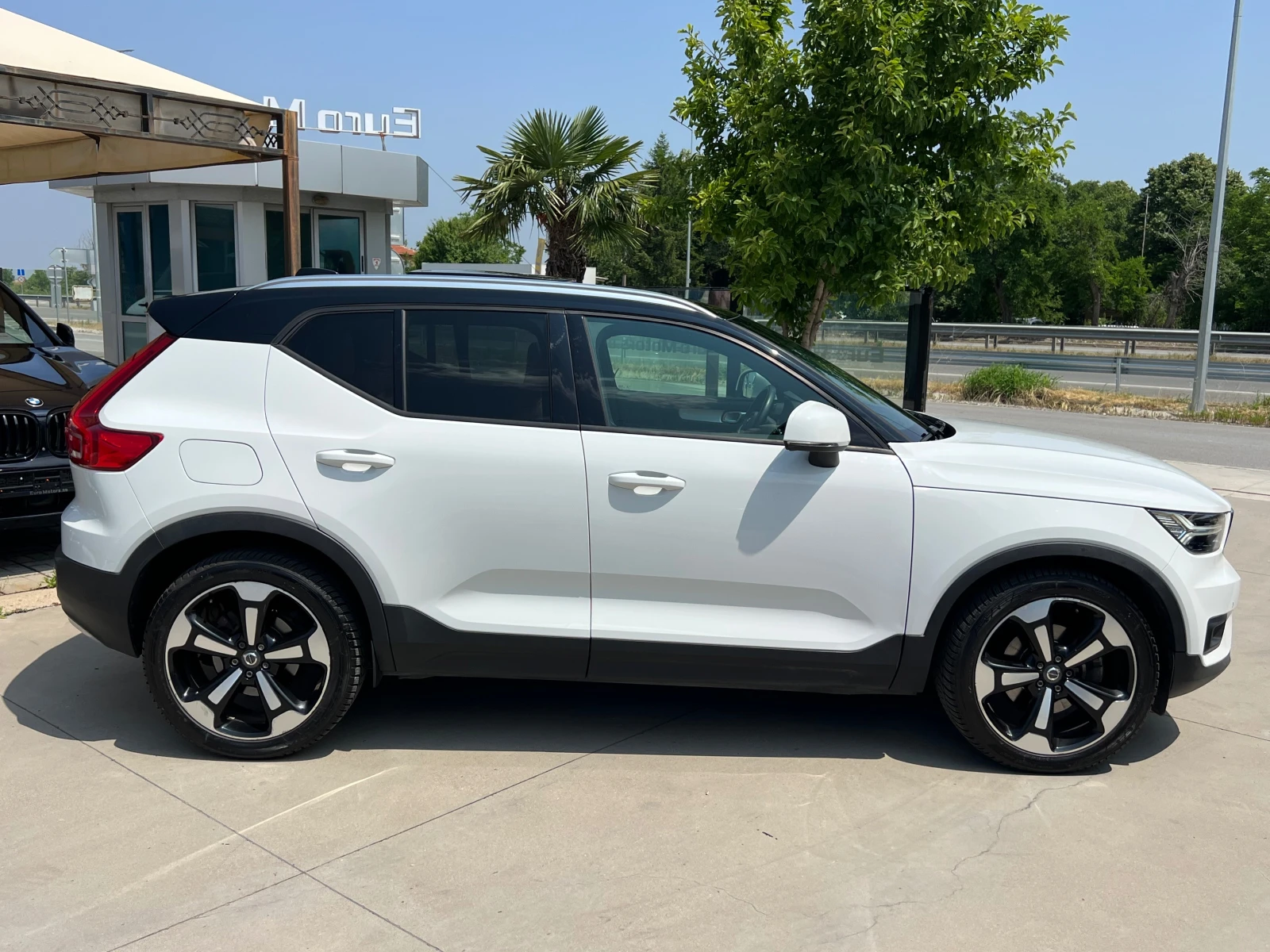 Volvo XC40 2.0D, 4X4, 141000км-ПЪЛНА СЕРВ. ИСТОРИЯ-MOMENTUM!! - изображение 4