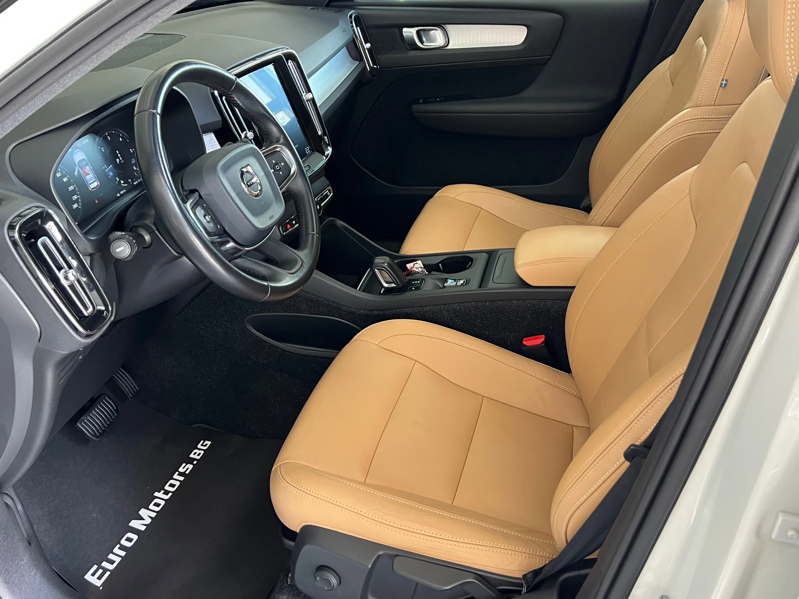 Volvo XC40 2.0D, 4X4, 141000км-ПЪЛНА СЕРВ. ИСТОРИЯ-MOMENTUM!! - изображение 8