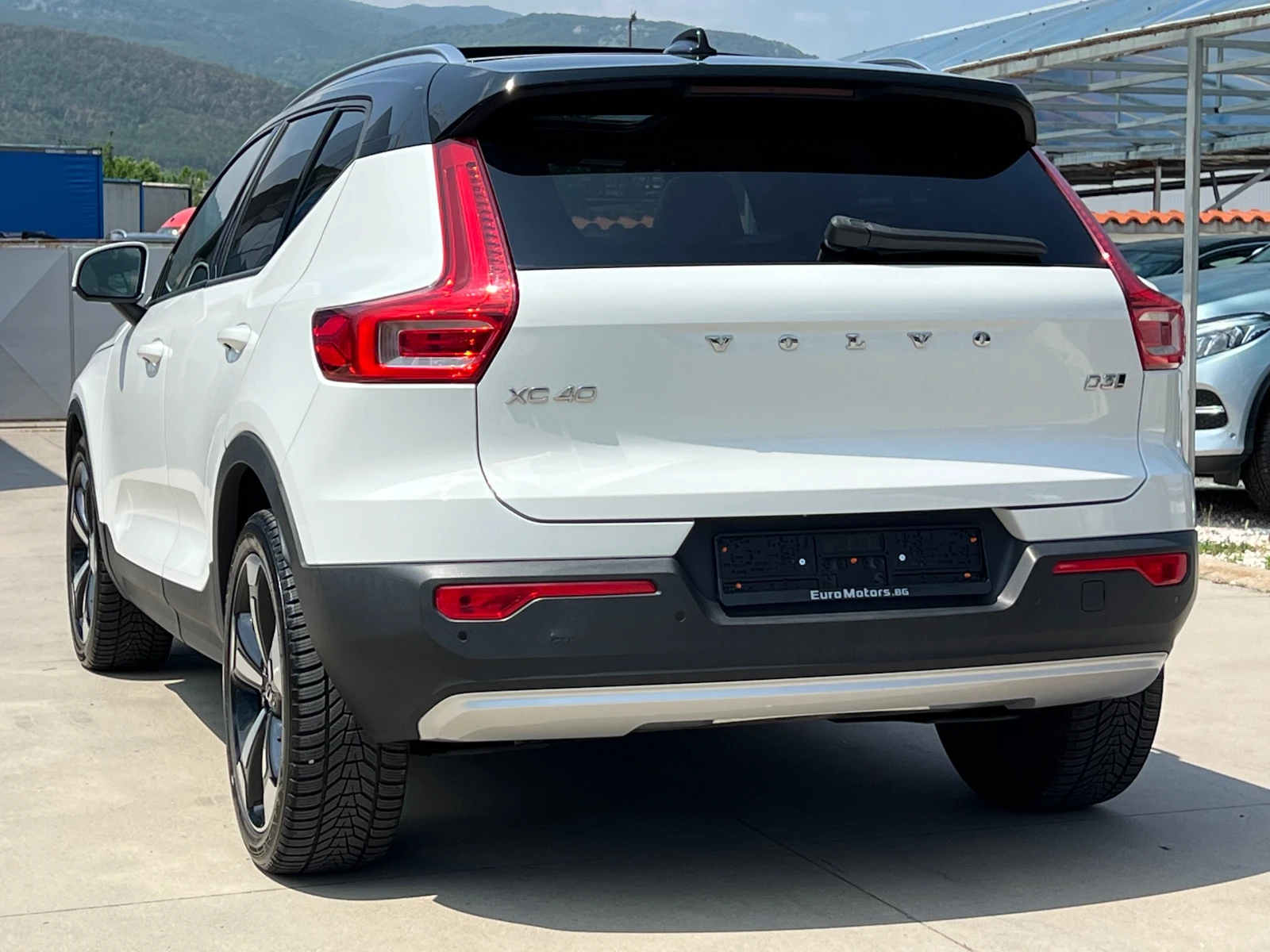 Volvo XC40 2.0D, 4X4, 141000км-ПЪЛНА СЕРВ. ИСТОРИЯ-MOMENTUM!! - изображение 6