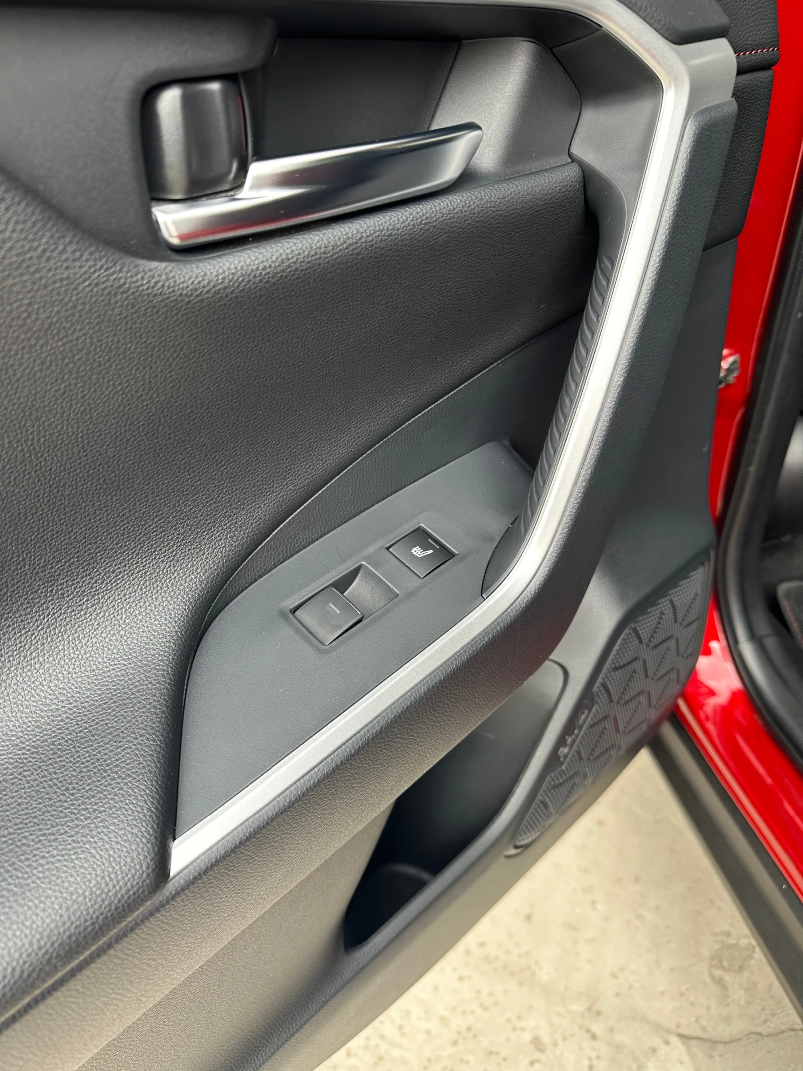 Toyota Rav4 Plug-In в Гаранция Premium Bi-Tone - изображение 8