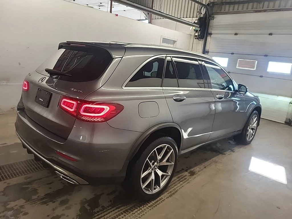 Mercedes-Benz GLC 300 AMG-Line * CARFAX * Панорама *  - изображение 4