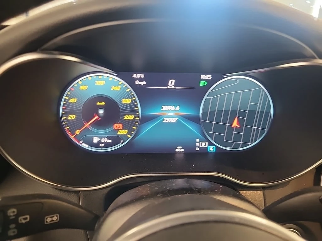 Mercedes-Benz GLC 300 AMG-Line * CARFAX * Панорама *  - изображение 8