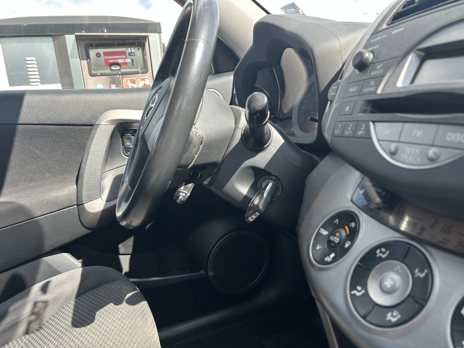 Toyota Rav4 2.2 D-4D, снимка 10 - Автомобили и джипове - 54127112