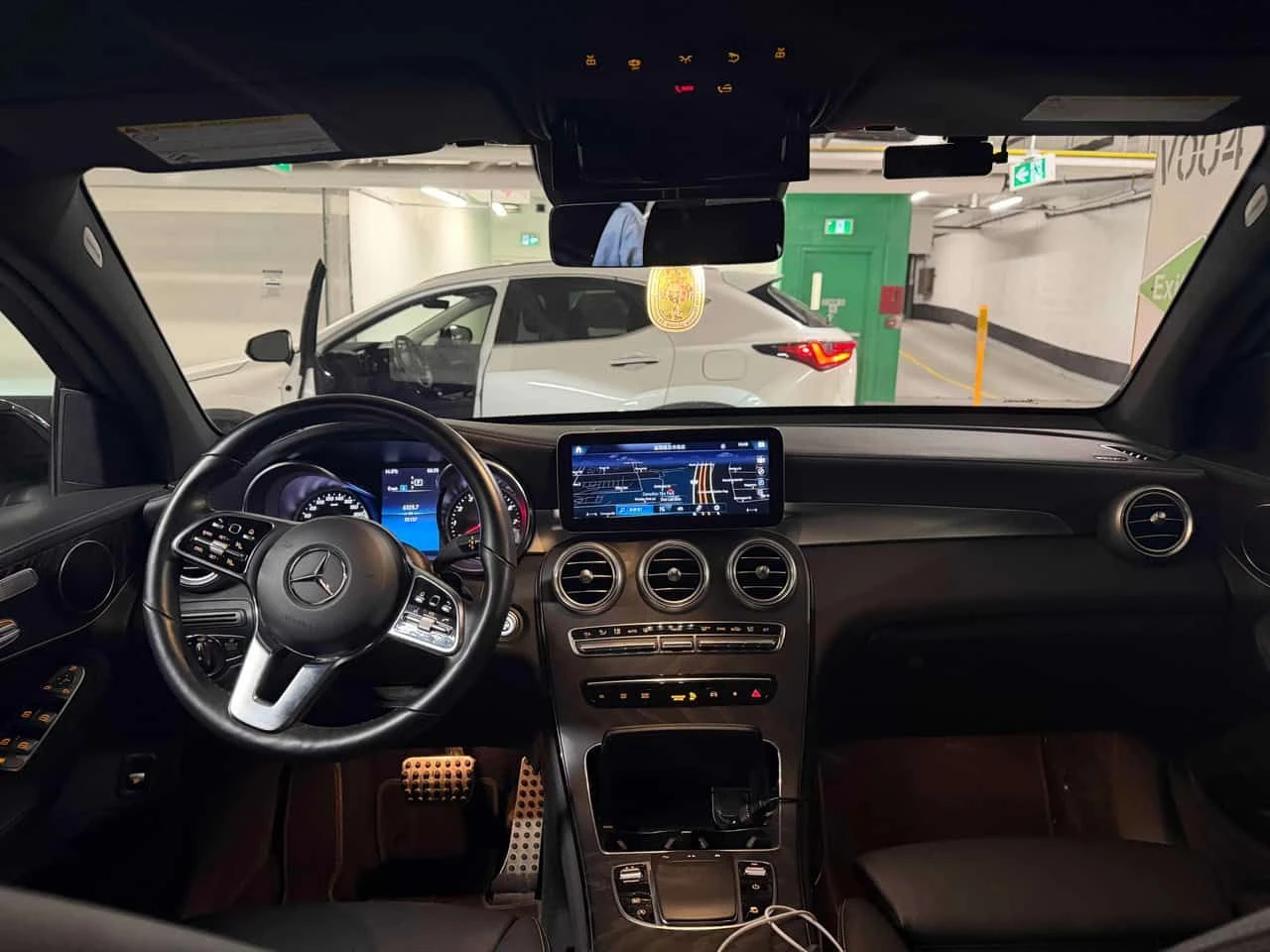 Mercedes-Benz GLC 300 COUPE| AMBIENT| PANO| ПАМЕТ| 2 КЛЮЧА| , снимка 9 - Автомобили и джипове - 54387485