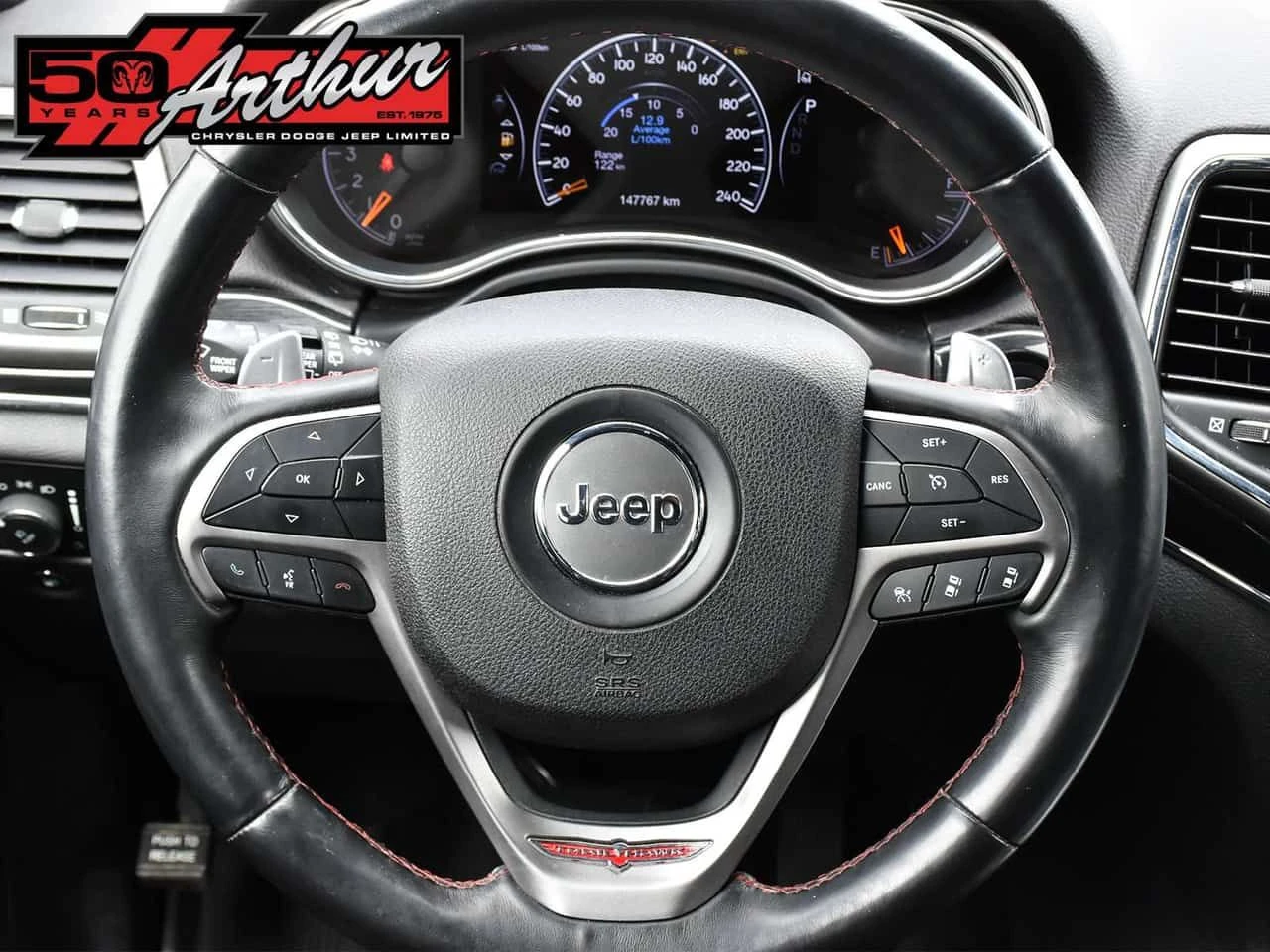 Jeep Grand cherokee TRAILHAWK/CARFAX/5.7/Дистроник/Обдух/Подгрев/5.7, снимка 13 - Автомобили и джипове - 54466775