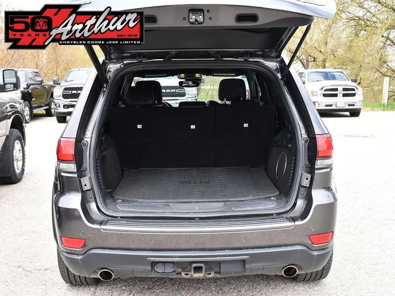 Jeep Grand cherokee TRAILHAWK/CARFAX/5.7/Дистроник/Обдух/Подгрев/5.7, снимка 6 - Автомобили и джипове - 54466775
