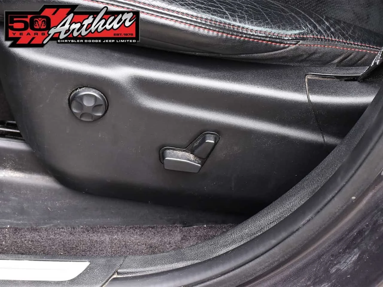 Jeep Grand cherokee TRAILHAWK/CARFAX/5.7/Дистроник/Обдух/Подгрев/5.7, снимка 9 - Автомобили и джипове - 54466775