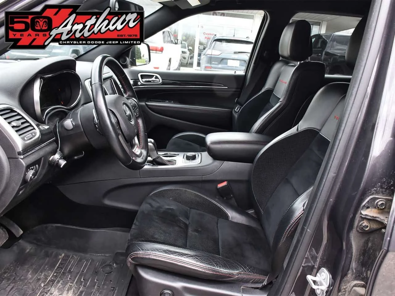 Jeep Grand cherokee TRAILHAWK/CARFAX/5.7/Дистроник/Обдух/Подгрев/5.7, снимка 8 - Автомобили и джипове - 54466775