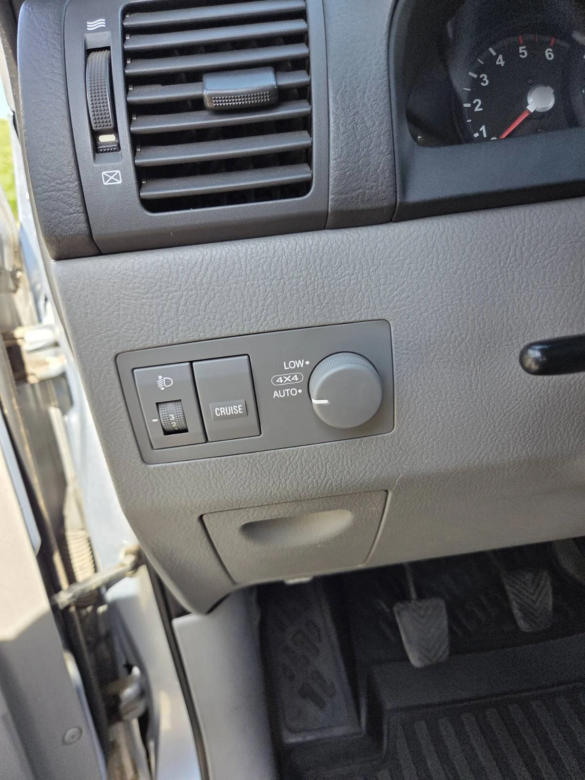 Kia Sorento 2.5 CRDI, снимка 10 - Автомобили и джипове - 55425962