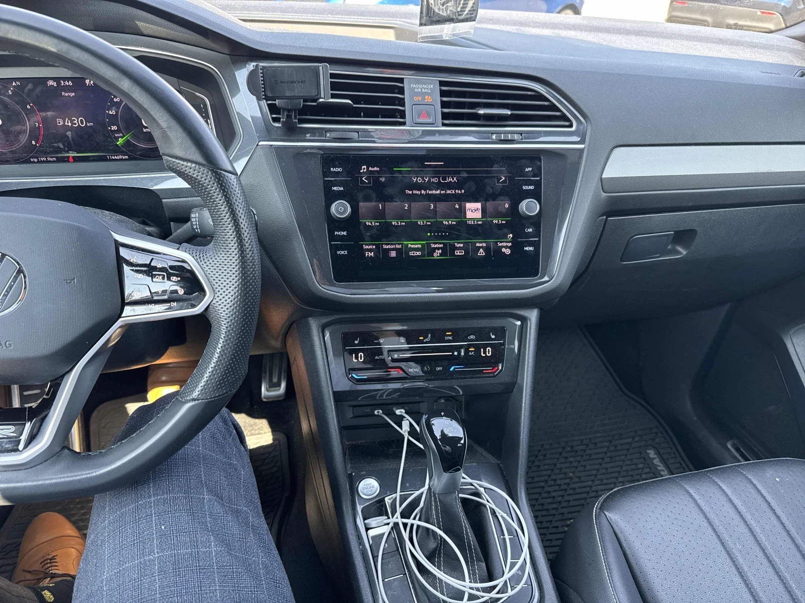 VW Tiguan  Comfortline R-Line Black Edition* Back cam* Pano*, снимка 9 - Автомобили и джипове - 56047977