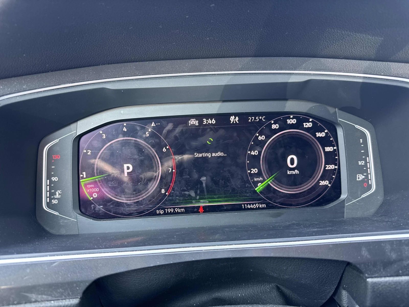 VW Tiguan  Comfortline R-Line Black Edition* Back cam* Pano*, снимка 8 - Автомобили и джипове - 56047977
