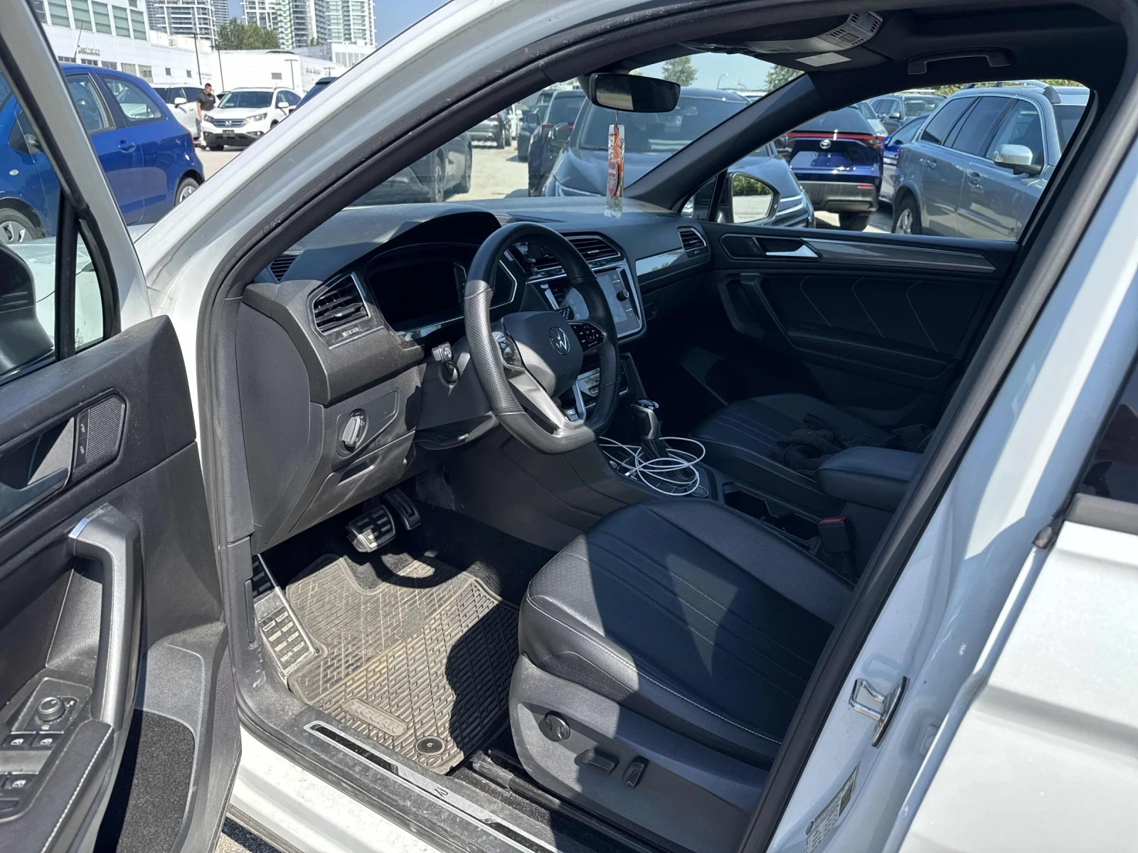 VW Tiguan  Comfortline R-Line Black Edition* Back cam* Pano*, снимка 7 - Автомобили и джипове - 56047977