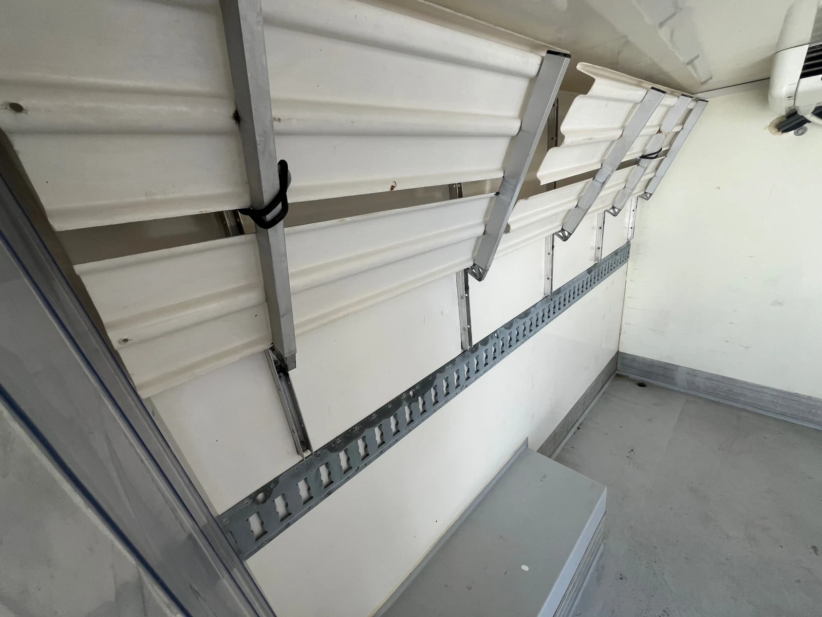 Renault Trafic Хладилен, снимка 12 - Бусове и автобуси - 53878414