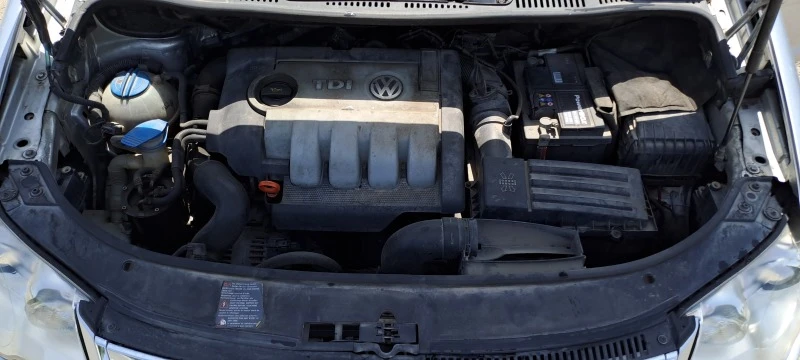 VW Touran 2.0TDI DSG, снимка 13 - Автомобили и джипове - 46183933