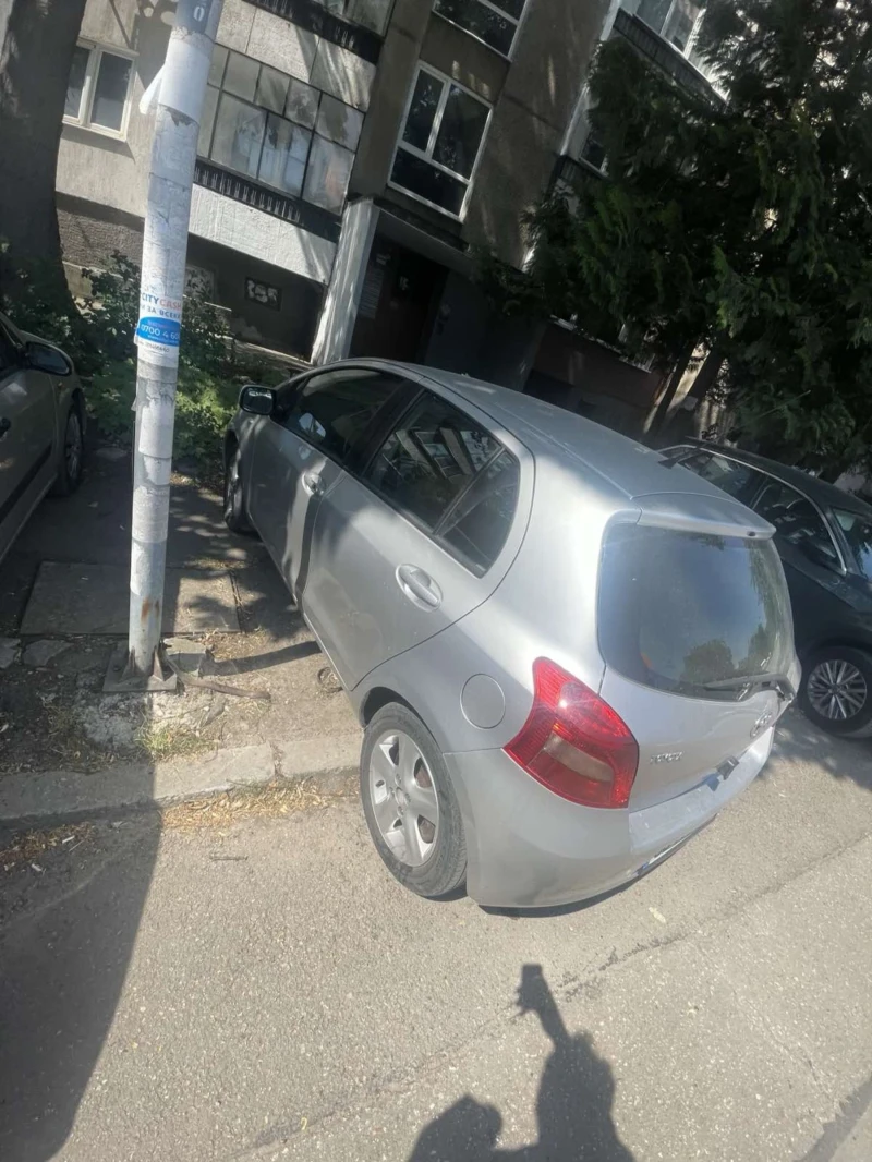 Toyota Yaris 1.3 87hp, снимка 5 - Автомобили и джипове - 52351518