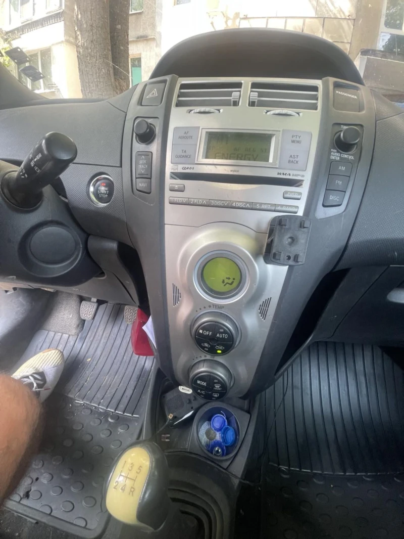 Toyota Yaris 1.3 87hp, снимка 6 - Автомобили и джипове - 52351518