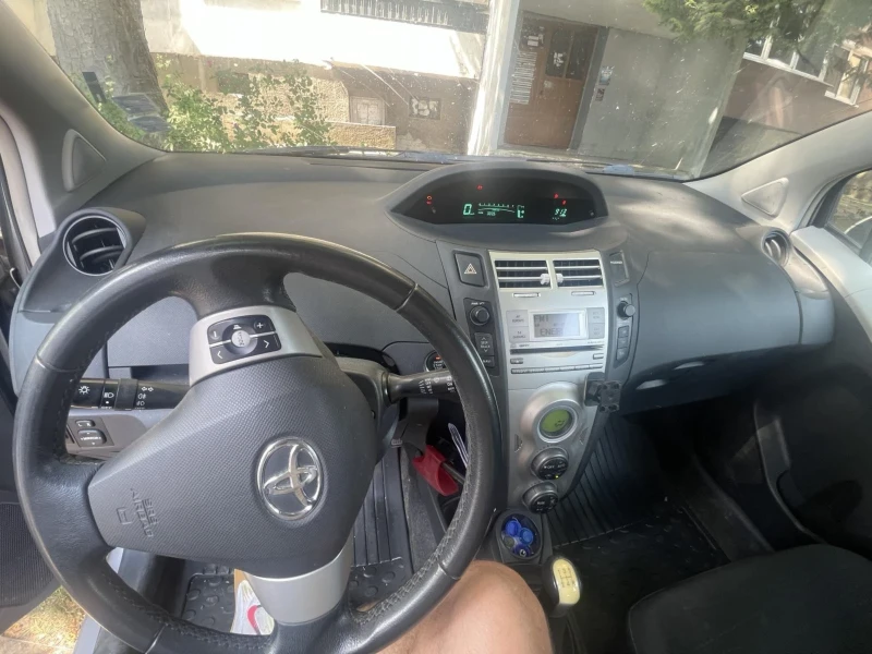Toyota Yaris 1.3 87hp, снимка 4 - Автомобили и джипове - 52351518
