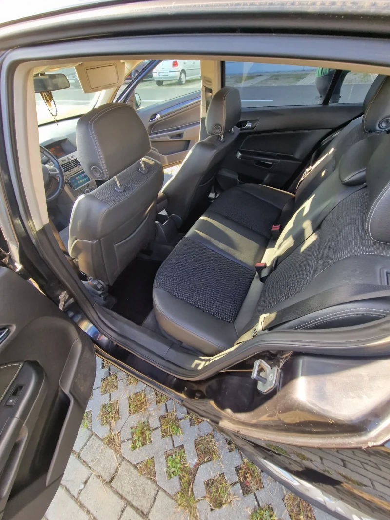 Opel Astra, снимка 12 - Автомобили и джипове - 52930844