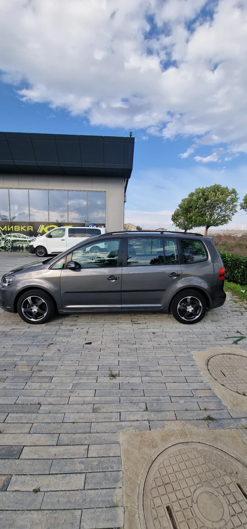 VW Touran 1.6TDI 90к.с., снимка 3 - Автомобили и джипове - 52494222