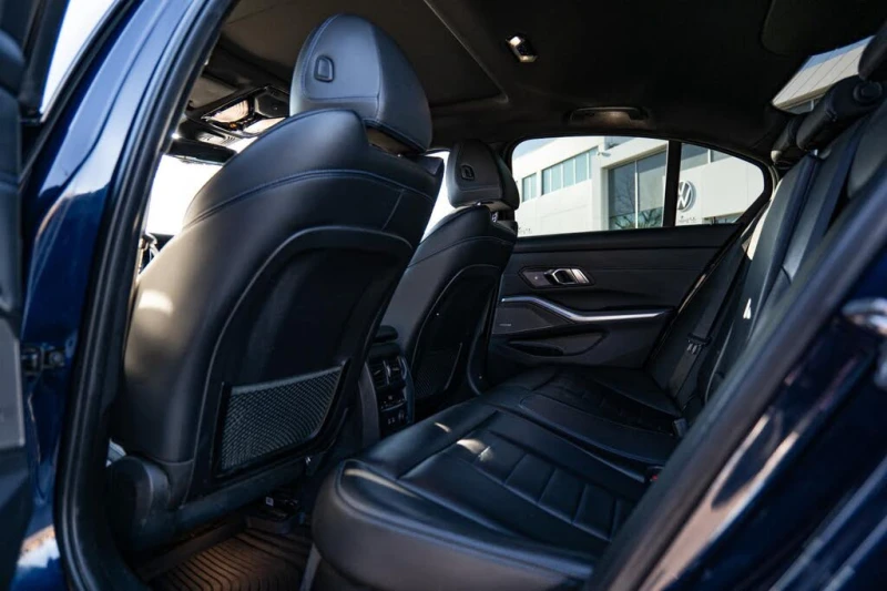 BMW 330 * АВТО КРЕДИТ* ЦЕНА ДО БГ * СЕРВИЗНА ИСТОРИЯ * , снимка 16 - Автомобили и джипове - 52693563