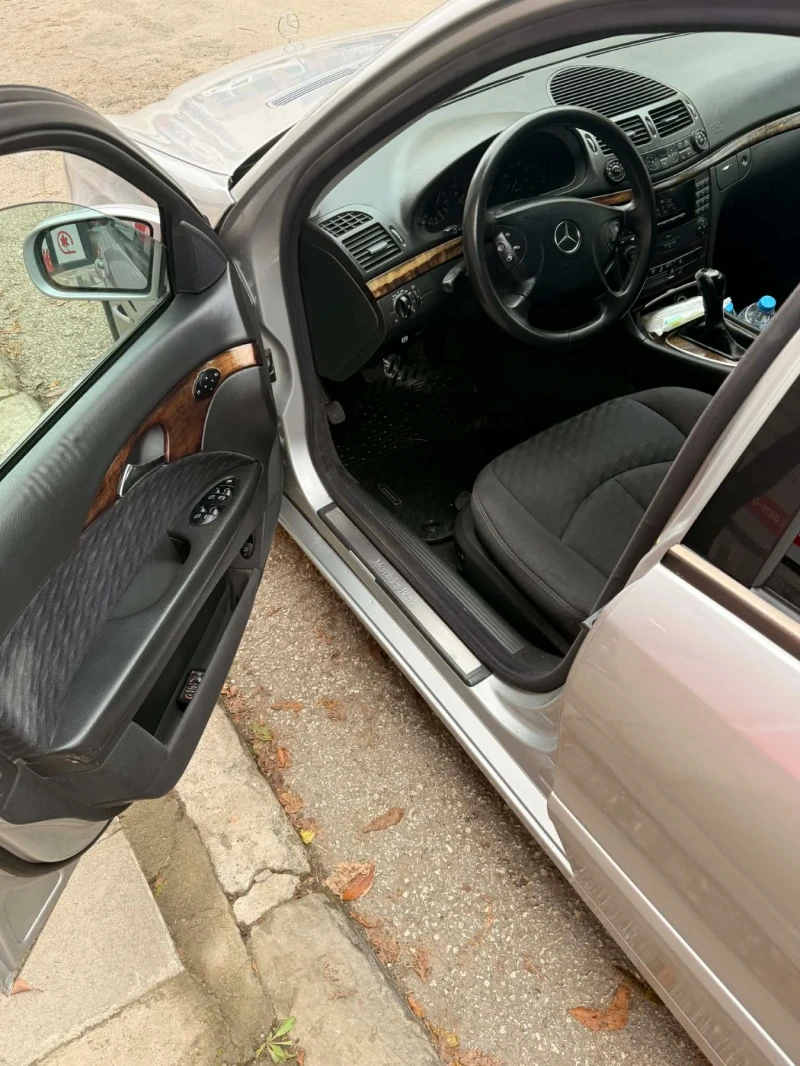 Mercedes-Benz E 270 2.7, снимка 3 - Автомобили и джипове - 52698559