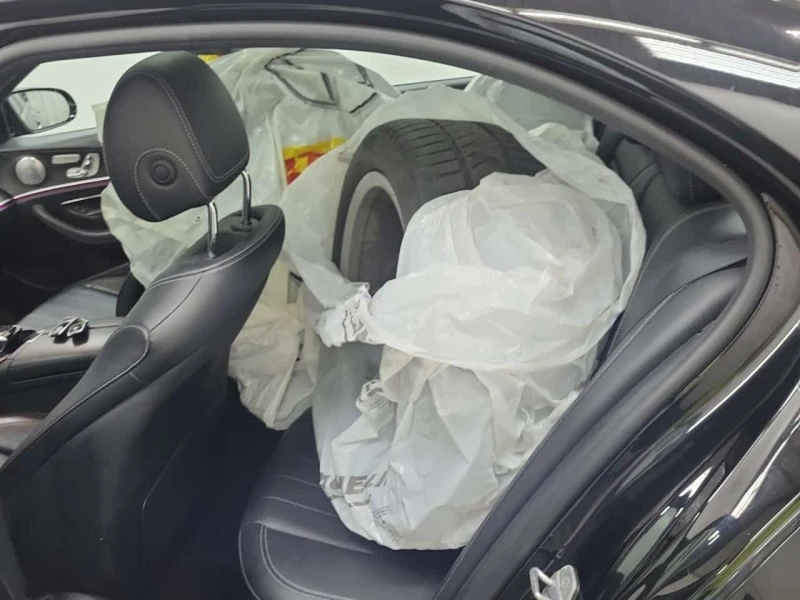 Mercedes-Benz E 300 CARFAX, снимка 12 - Автомобили и джипове - 53564728