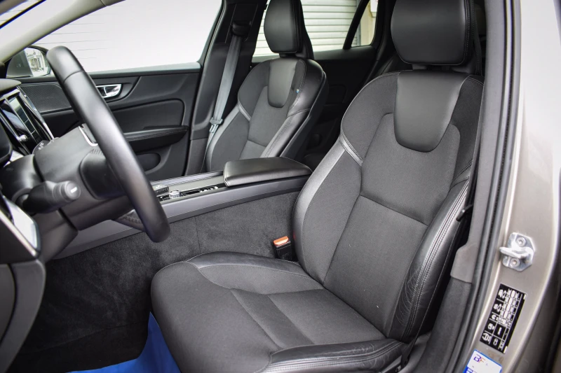 Volvo V60 2.0D4 190k.c. FULL, снимка 8 - Автомобили и джипове - 53581433