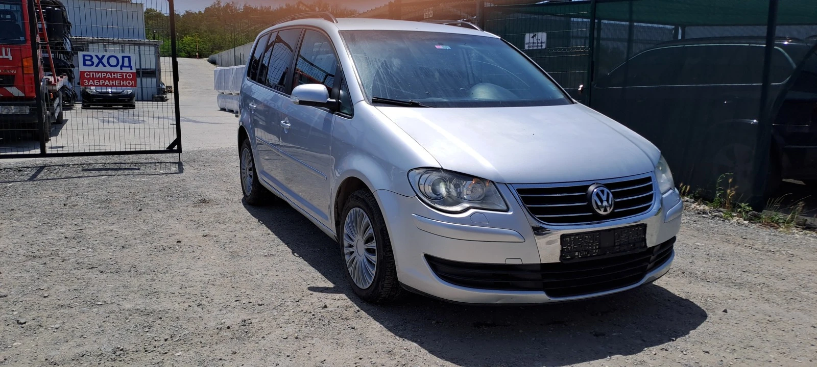 VW Touran 2.0TDI DSG - изображение 3