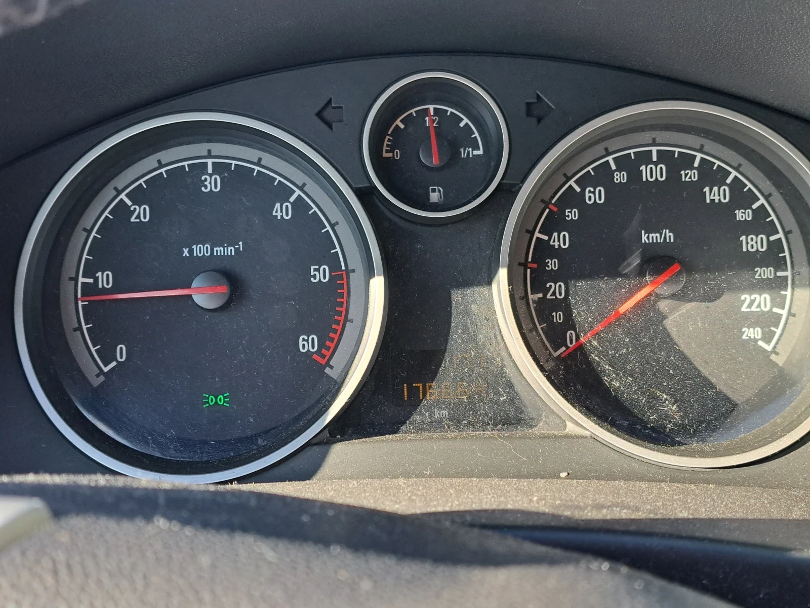 Opel Astra Закупена НОВА от ОПЕЛ БГ - изображение 6