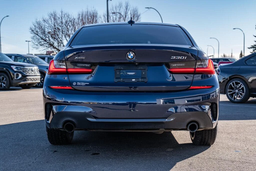 BMW 330 * АВТО КРЕДИТ* ЦЕНА ДО БГ * СЕРВИЗНА ИСТОРИЯ *  - изображение 3