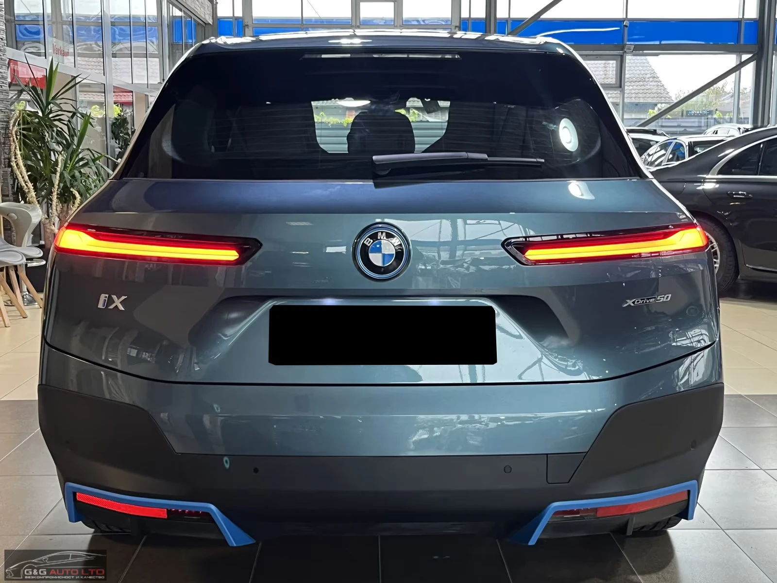 BMW iX 50xDrive/523HP/PANO/HUD/H&K/MEMO/AHK/LED/965g, снимка 4 - Автомобили и джипове - 53944849