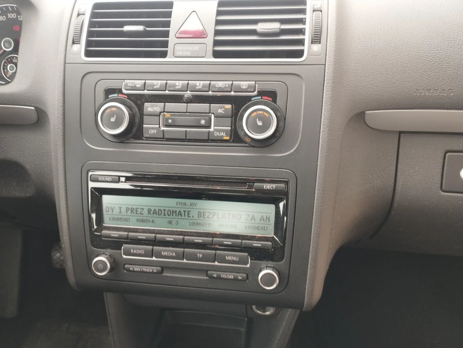 VW Touran 1.6-TDI* KLIMA* , снимка 10 - Автомобили и джипове - 54017080