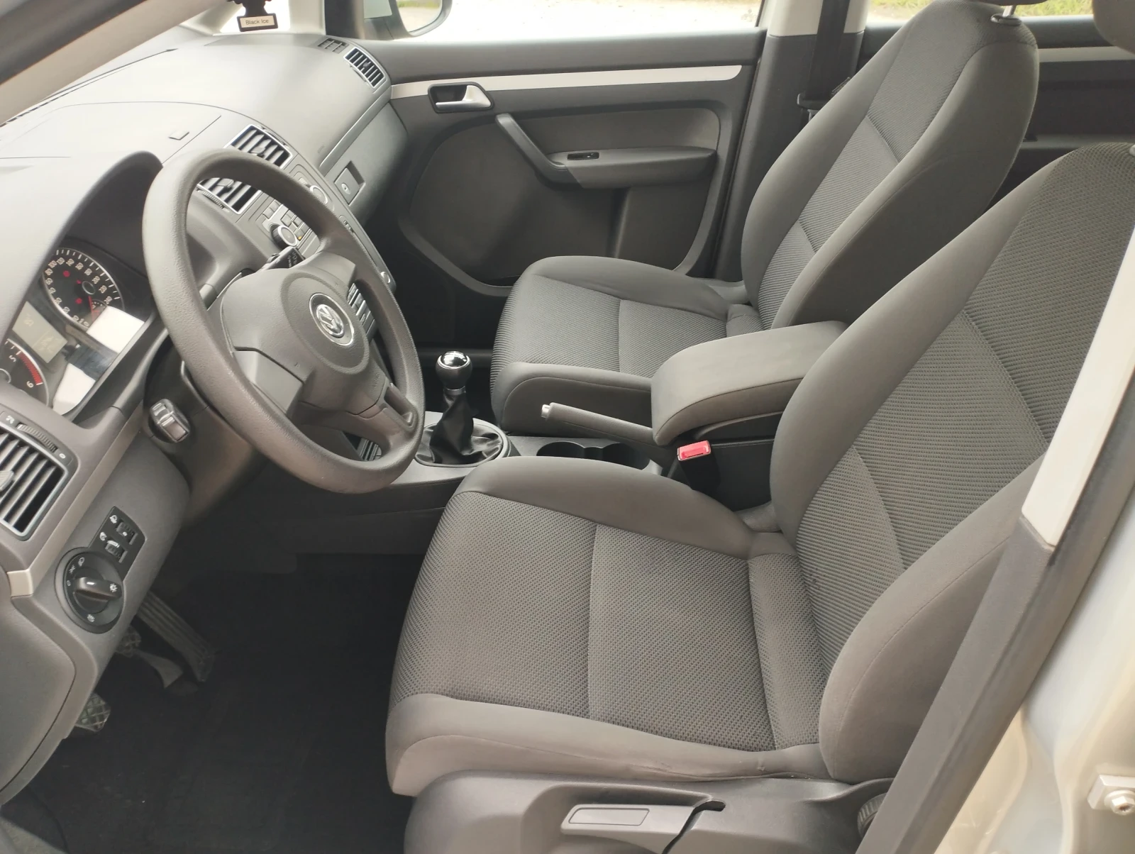 VW Touran 1.6-TDI* KLIMA* , снимка 6 - Автомобили и джипове - 54294868