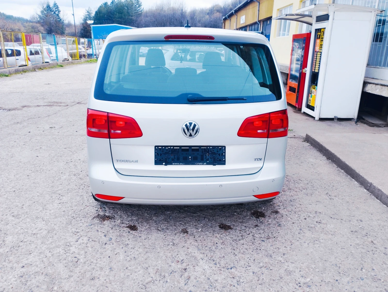 VW Touran 1.6-TDI* KLIMA* , снимка 6 - Автомобили и джипове - 54017080