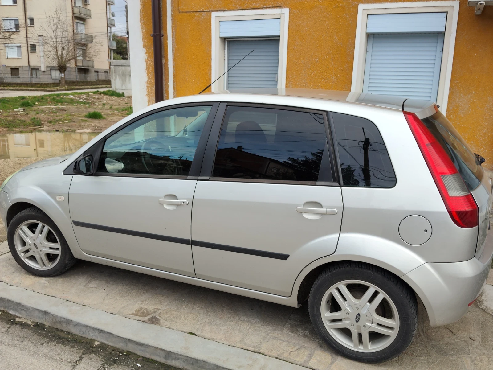 Ford Fiesta, снимка 2 - Автомобили и джипове - 54083118