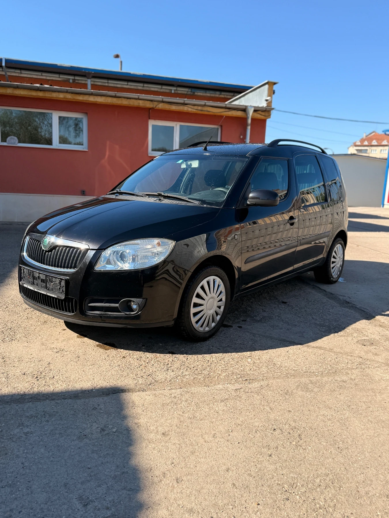 Skoda Roomster 1.6 16v 105 к.с Клима, серв.история