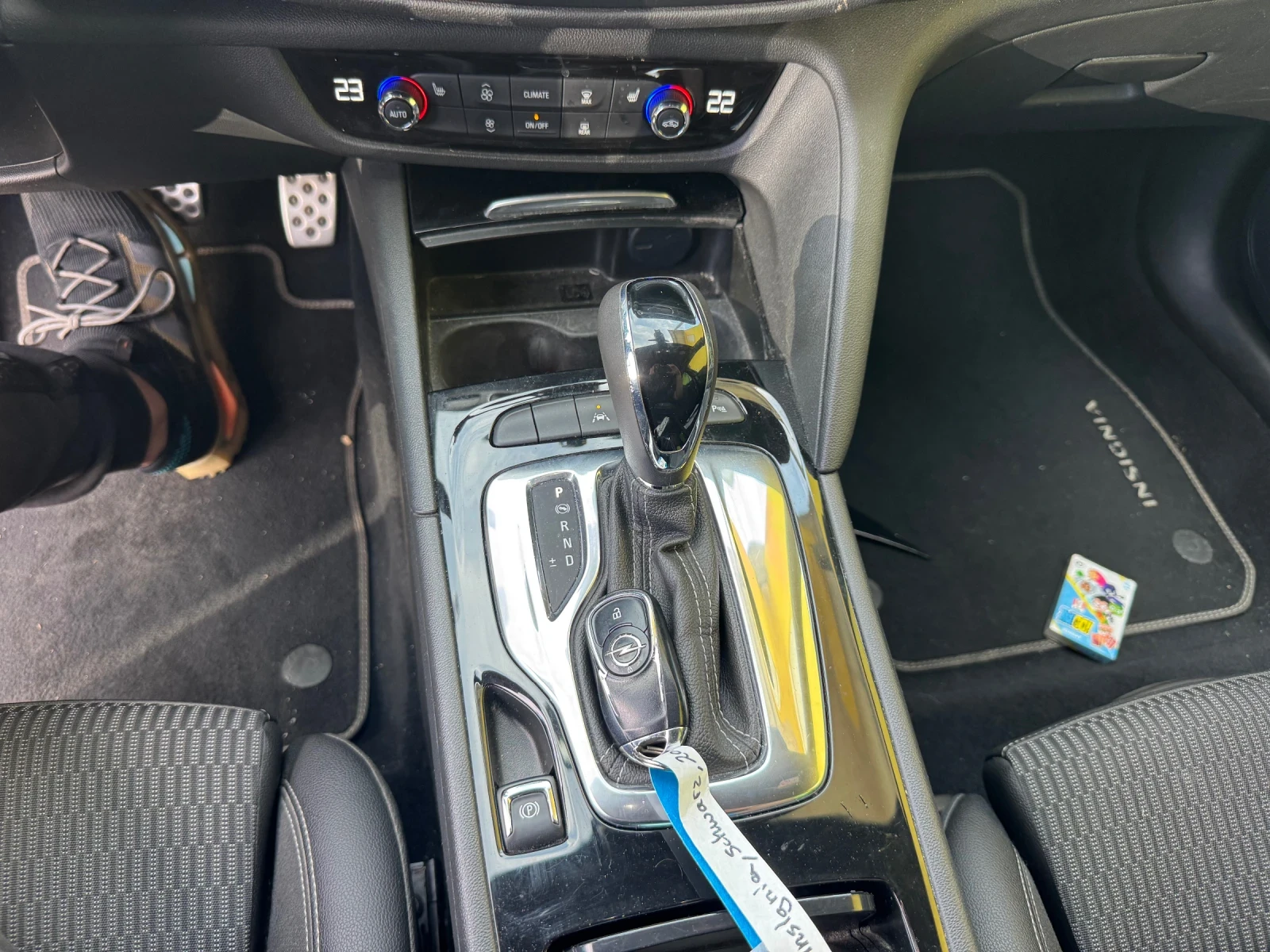 Opel Insignia 2.0 Turbo D Топ цена очакван внос, снимка 13 - Автомобили и джипове - 54555415