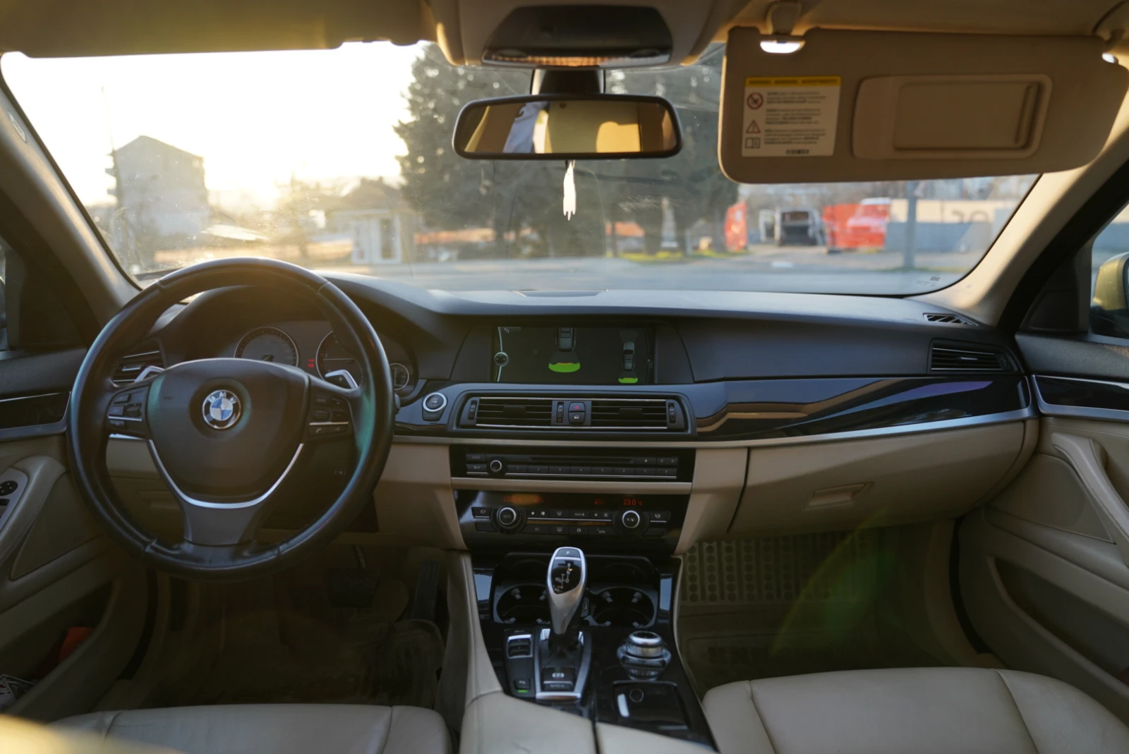 BMW 520 ГОЛЯМА НАВИГАЦИЯ* ПЕРА* КОЖА* BIXENON* ПАРКТРОНИК, снимка 9 - Автомобили и джипове - 55754130