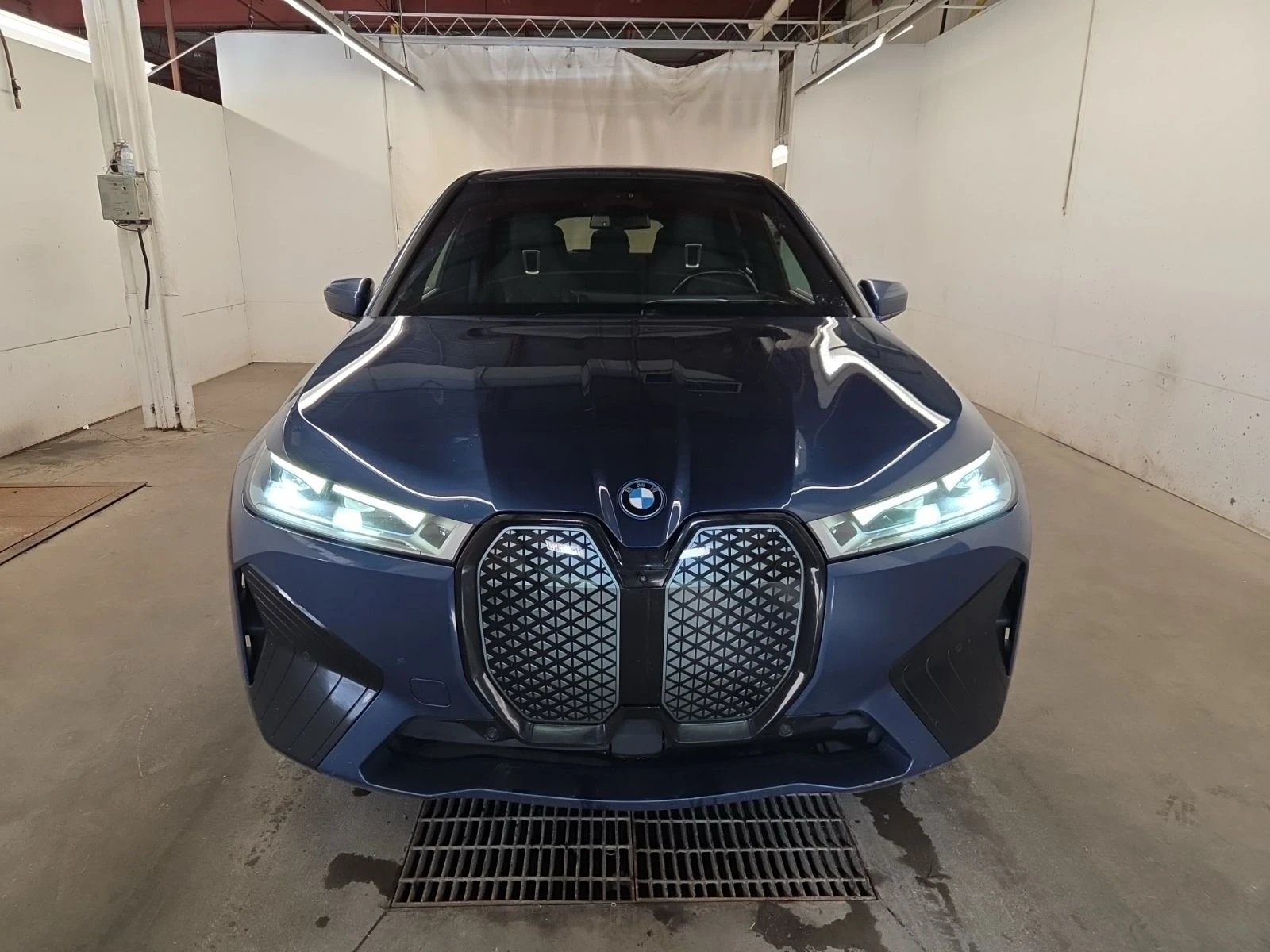 BMW iX XDRIVE50* M-pack* Dist* 360* Sky Lounge* H&K* ���� | Mobile.bg � ����������� 2